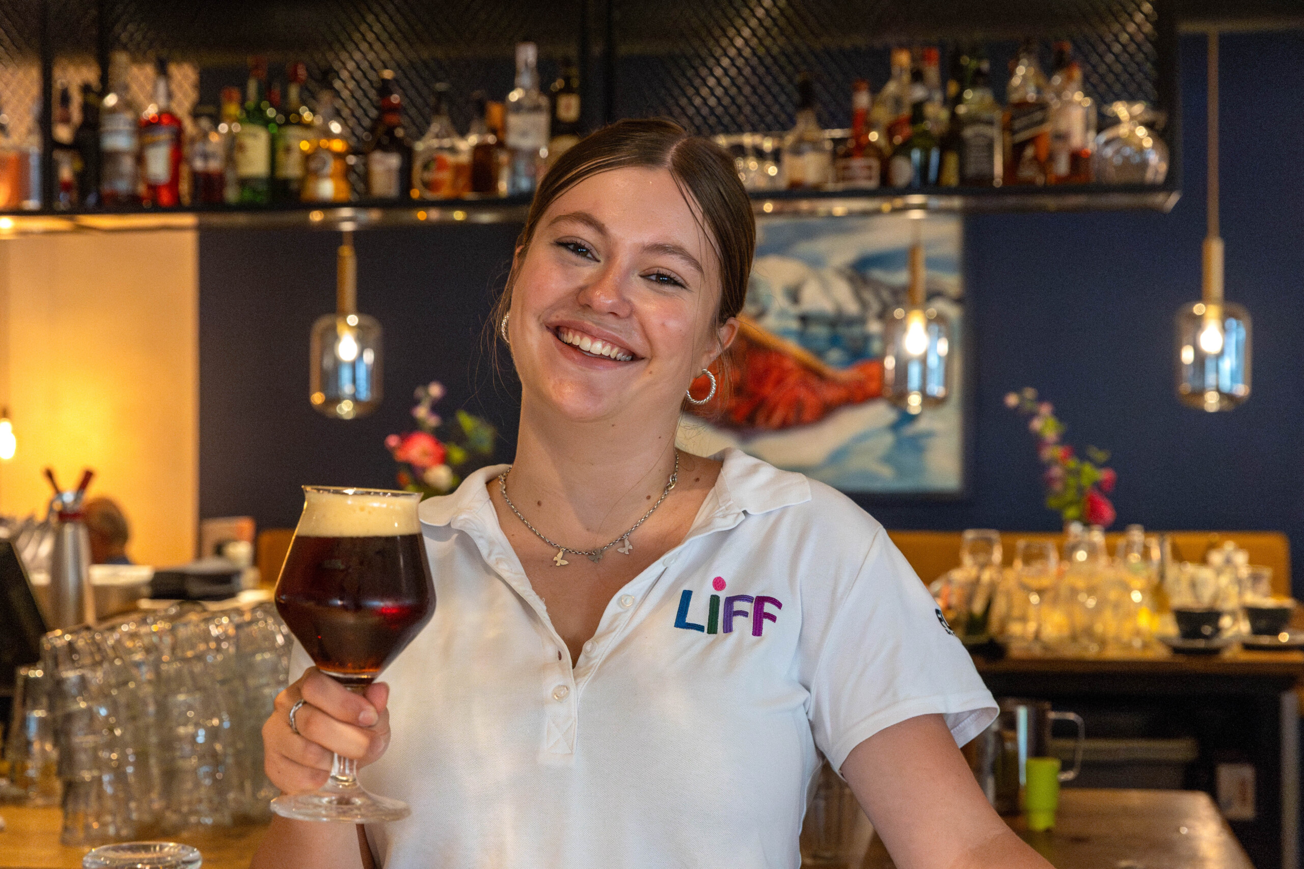 Grandcafé LiffHet vinden van geluk zit in kleine alledaagse dingen. Tijd voor uzelf, een verrassend moment, een goed gesprek, een museumbezoek of fantastische muziek. Dát maakt het leven uit de kunst. U kunt 7 dagen in de week bij ons terecht voor een lekker kopje koffie, heerlijke lunch, smakelijk diner of een gezellige borrel.