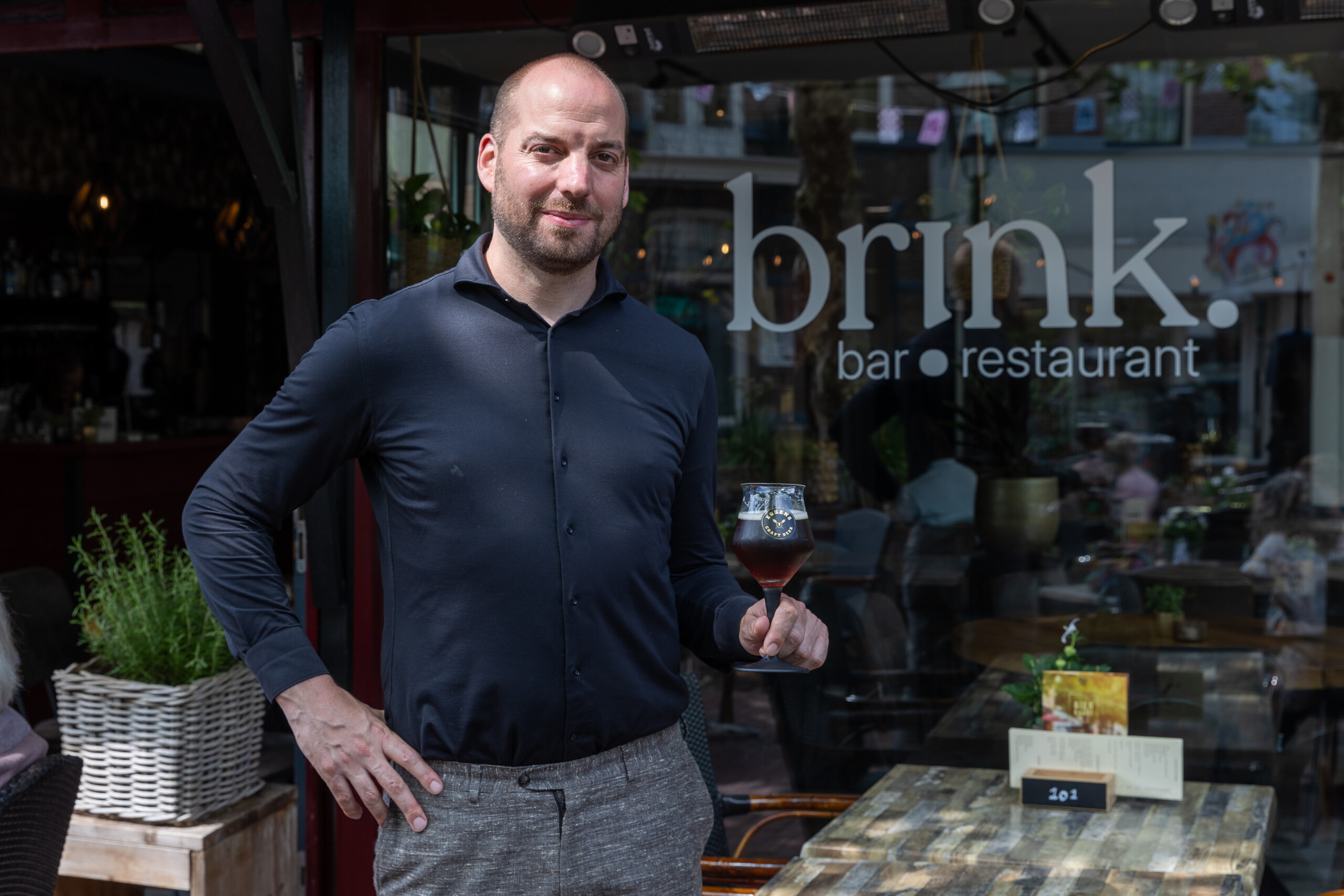 Brink Geniet van lunch, diner en borrel in een stijlvolle, toegankelijke sfeer. Wij werken met lokale producten en koken met de seizoenen mee. Mooie wijnen, verse cocktails en een ruime keus van bier gecombineerd met een heerlijk diner, lunch of borrelhapjes. Ervaar de gastvrijheid, klasse en gemoedelijkheid van BRINK..